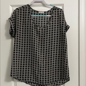 Pleione Boxy Black and White Short Sleeve Blouse